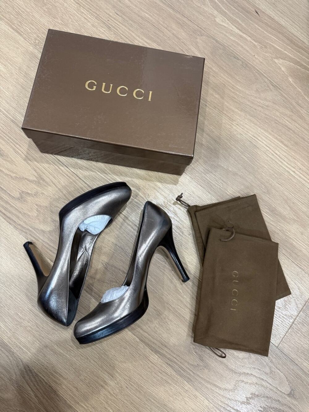 Gucci Metallic Silver Leather High Heel Pumps Size 9.5